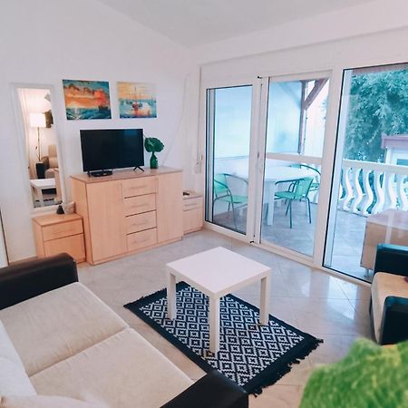 Beach Apartment With Beach Chairs N.1 Utjeha Quarto foto